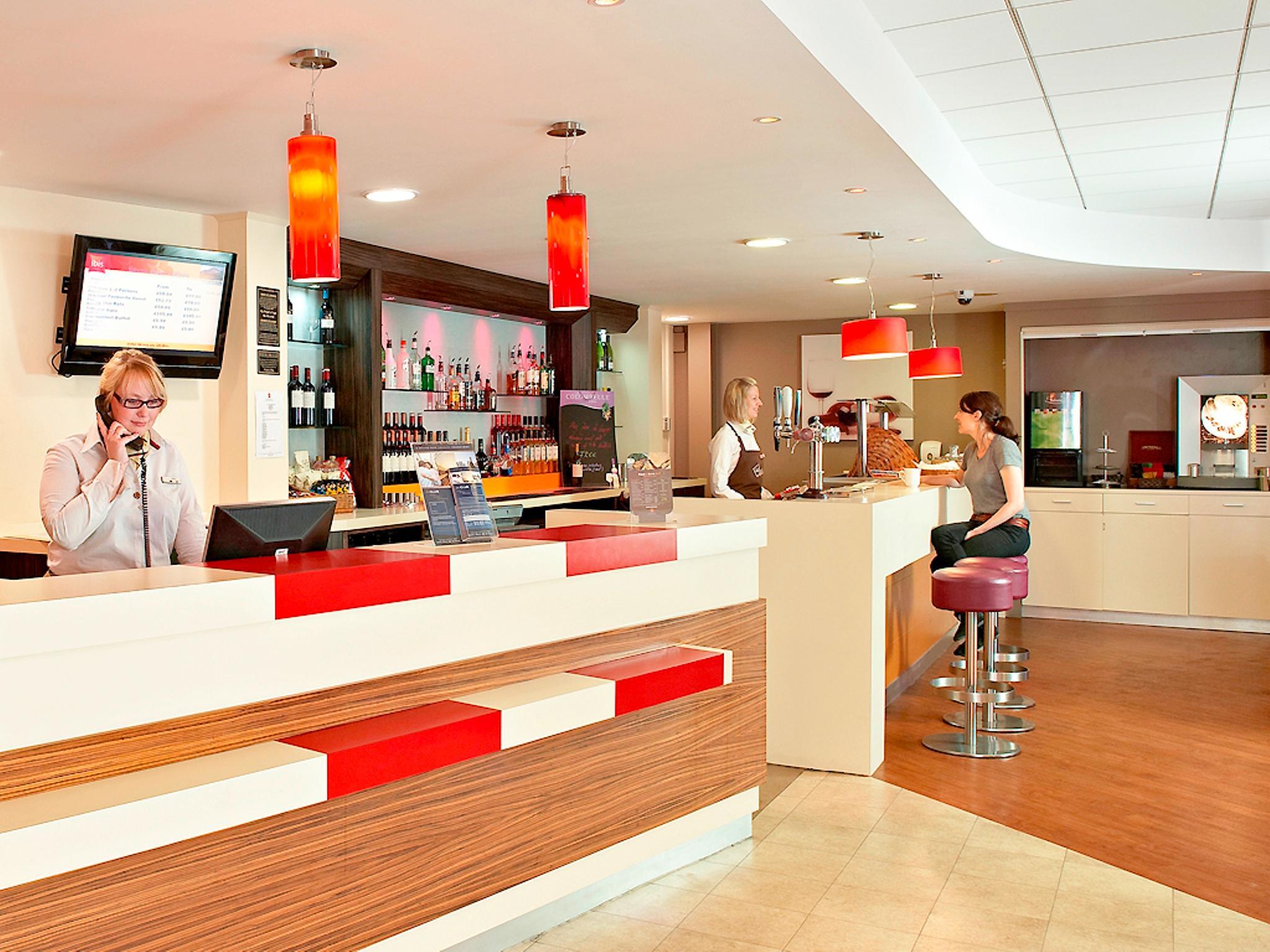 Ibis London Barking Hotel Barking  Exterior photo